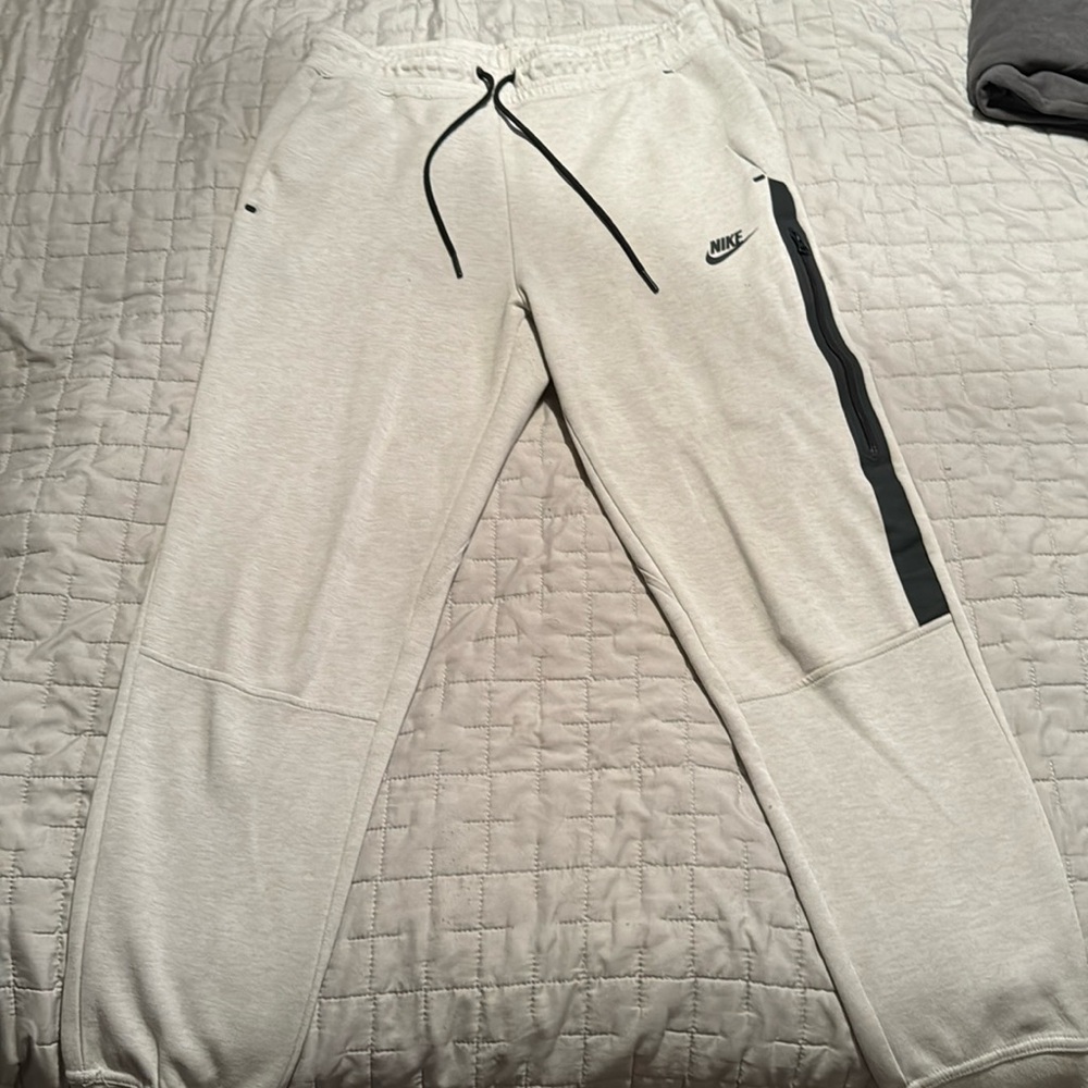 Men’s Nike Tech sweatpants